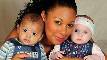 Γέννησε δίδυμα: Ένα μαύρο και ένα άσπρο!