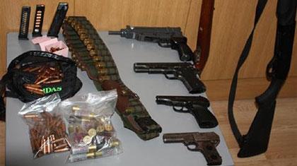 Οπλοστάσιο μέσα σε… στάβλο!