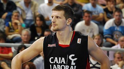 Κορυφή για τρεις και... ελληνικό ντέρμπι