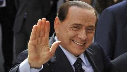 Μπερλουσκόνι: «Καλύτερα γυναικάς παρά γκέι»