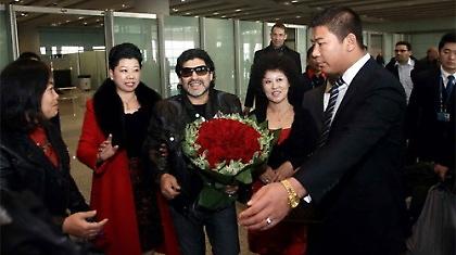 Με τον Μαραντόνα στο ίδιο τραπέζι; Θα πλερώσεις!