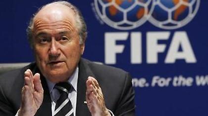 Ολόκληρος ο κόσμος στα πόδια του