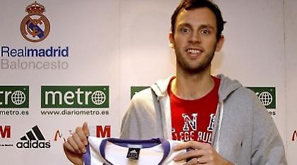 Ντύθηκε με Αρμάνι ο Βαν Ντεν Σπίγκελ