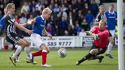 Συνεχίζει ακάθεκτη η Ρέιντζερς