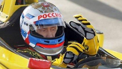 Και πιλότος ο Πούτιν!