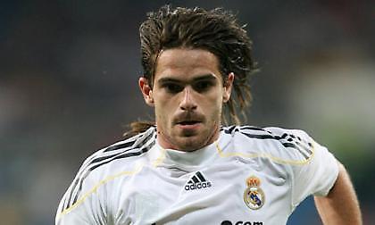 Δεν παίζει, αλλά τραυματίζεται