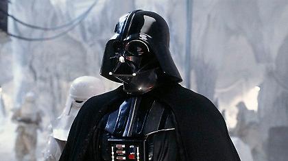 Ο Darth Vader τα κάνει όλα