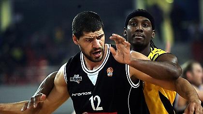 Αετομαχία και… Καλαθομαχία στα παρκέ