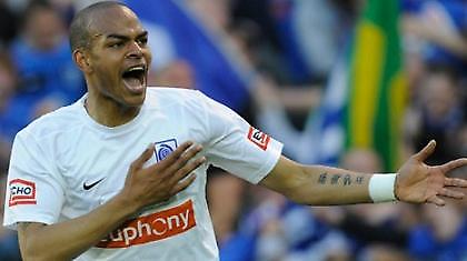 Συνεχίζει να οδηγεί την κούρσα η Γκενκ