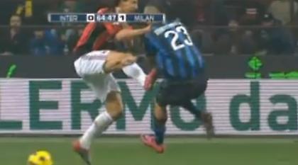 Ο Ιμπραΐμοβιτς ξαναχτυπά… κυριολεκτικά (video)