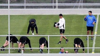 Ρόστερ με 7 μπακ, 3 στόπερ και δίχως (κανονικούς) πλάγιους χαφ