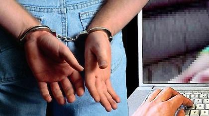 Είχε 3.000.000 φωτογραφίες με παιδιά που άλλαζαν ρούχα!