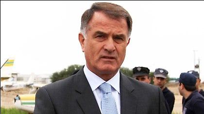 «Τελεσίγραφο» μέχρι τον Απρίλιο στον Μπάγεβιτς