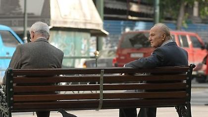 Έρχονται επιδόματα, κόβονται τα δώρα…