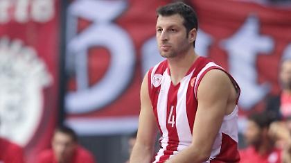 Εκτός Παπαλουκάς, Πελεκάνος