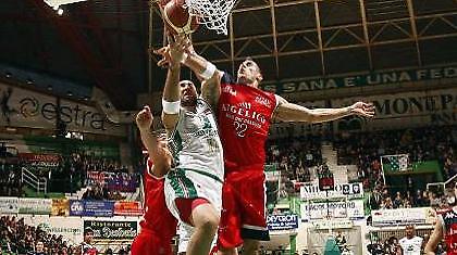 Ασταμάτητη η Αρμάνι, από κοντά η Σιένα