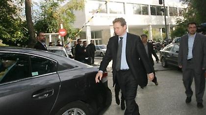 Μας δίνουν τα χρήματα αλλά θέλουν να κυβερνήσουν...