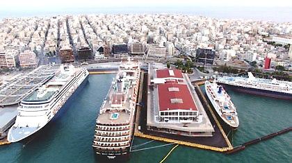 «Δεμένα» τα πλοία στα λιμάνια την Τρίτη