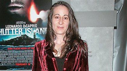 H Eλληνίδα πίσω από το 