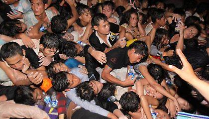 Οργή και θρήνος μετά την τραγωδία στην Καμπότζη