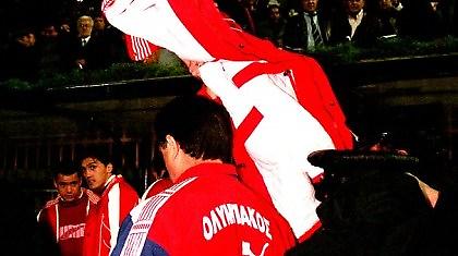 Κοτόπουλο, γυναίκα και… ντέρμπι θέλουν χέρι! (video)