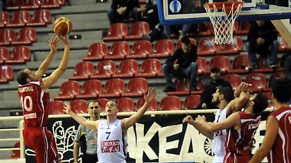 Γέλασε ο ένας από τους δύο