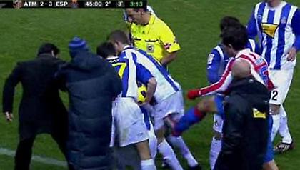 Έξαλλος ο Φλόρες, «σούταρε» ο Αγκουέρο (vid+pics)