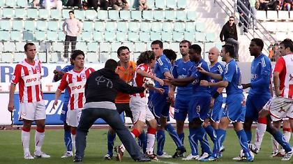 Μόνο οι οπαδοί δεν αποβλήθηκαν!