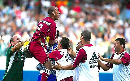 Αγκαλιά με τον τίτλο η Φλουμινένσε