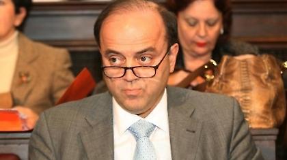 Σώπα, όπου να ‘ναι θα σημάνουν οι καμπάνες…