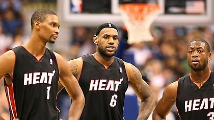 Πολλά «εγώ», λίγος προπονητής και «φτωχοί» κομπάρσοι