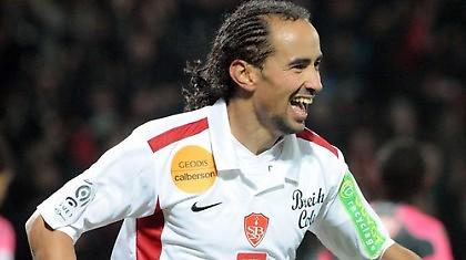 Ο Γκρουγκί την πήρε από το χέρι!