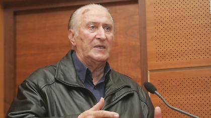 Και πάλι μπροστά ο Θεοδωρακάκης