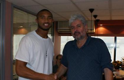 Χάρις και επίσημα!