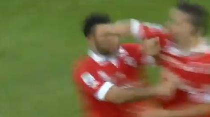 Μου’ δωσες ασίστ, πάρε μια μπουνιά (video)