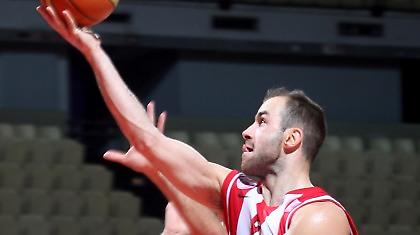 Να διατηρήσει την κορυφή… «ερυθρόλευκη»!