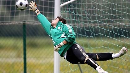 Ο Καρνέζης μένει, οι «ξεχασμένοι» επιστρέφουν