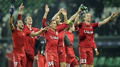 Και ξανά προς τη δόξα τραβά