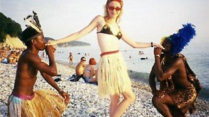 Νεαρή Ρωσίδα κατάσκοπος στο βρετανικό κοινοβούλιο!