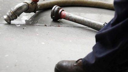 Ρουφούσε πετρέλαιο με λάστιχο ποτίσματος!