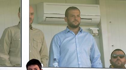 «Πέσιμο» στο μπουθ του Αδαμίδη