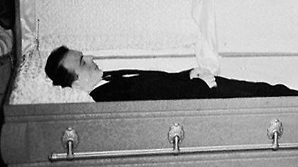 Στο «σφυρί» το φέρετρο του δολοφόνου του JFK