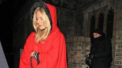 Η κοκκινοσκουφίτσα Σιένα Μίλερ