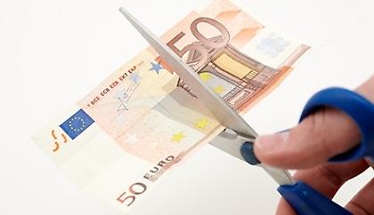 «Ψαλίδι» στους μισθούς!