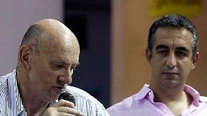 Τα ξένα χέρια είναι μαχαίρια