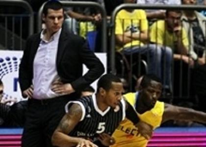 Λες και έπαιζε μόνη της