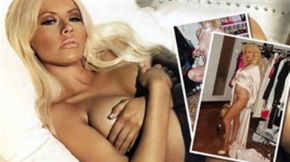 Γυμνή στο διαδίκτυο!