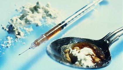 Επέστρεψε στη φυλακή γεμάτος με… υπόθετα ηρωίνης!