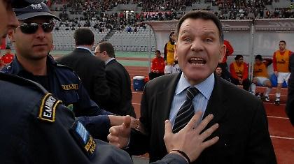 Μετά το «ντου» στην ΚΕΔ, κάλεσε και τον Πρωθυπουργό!