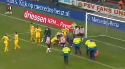 Τού ‘δωσε το γόνατο στα χέρια (video)